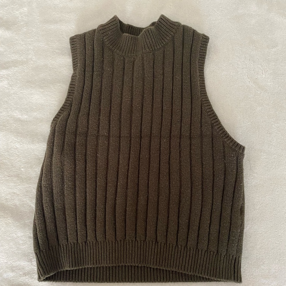 Dark green cropped mock turtleneck sweater vest